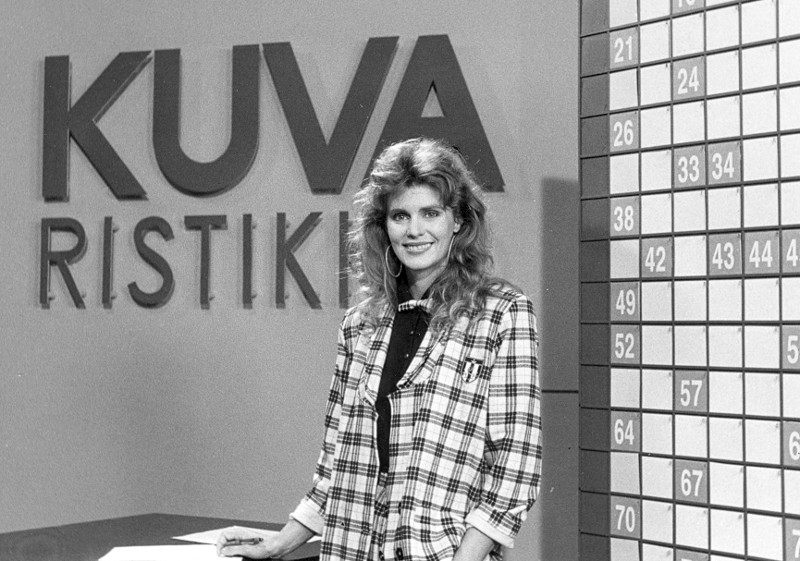 Riitta Väisänen Kuvaristikko-ohjelmaa tekemässä